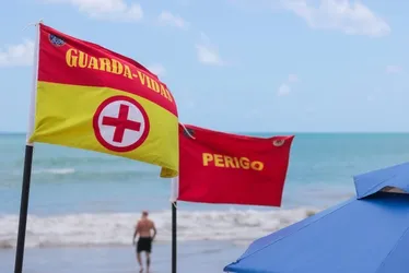 Imagem ilustrativa da imagem Veja dicas sobre banho seguro na praia durante feriado do Dia das Crianças
