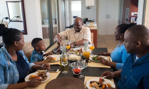 
          Imagem ilustrativa da imagem A importância das refeições em família
          