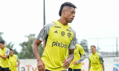 
          Imagem ilustrativa da imagem Abatido, Bruno Henrique conversou com Filipe Luís e pediu para jogar no Flamengo
          