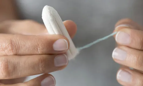 
          Imagem ilustrativa da imagem Absorventes internos podem causar choque tóxico se usados por muitas horas
          