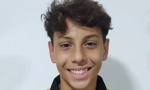 
          Imagem ilustrativa da imagem Adolescente de 15 anos baleado na cabeça e morto foi enterrado hoje
          