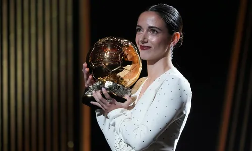 
          Imagem ilustrativa da imagem Aitana Bonmatí é novamente premiada com a Bola de Ouro
          