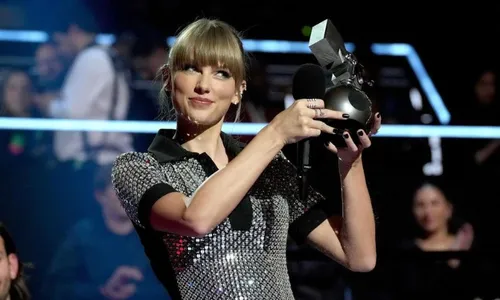 
          Imagem ilustrativa da imagem Anitta fica de mãos vazias e Taylor Swift é destaque no MTV EMA 2024
          