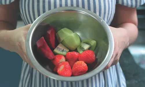 
          Imagem ilustrativa da imagem Aprenda 3 receitas de sucos que protegem a saúde de idosos
          