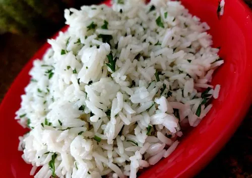 
          Imagem ilustrativa da imagem Aprenda 5 receitas com as folhas descartadas dos alimentos
          