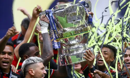 
          Imagem ilustrativa da imagem Arrascaeta, BH e Gabigol igualam Zico e Júnior como maiores campeões no Flamengo
          