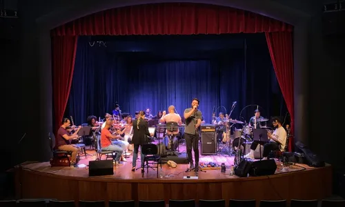 
          Imagem ilustrativa da imagem Banda e orquestra contam a história do rock em espetáculo
          