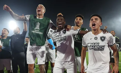 
          Imagem ilustrativa da imagem Botafogo segura vantagem e vai disputar final da Libertadores com o Atlético-MG
          