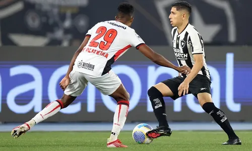 
          Imagem ilustrativa da imagem Botafogo tropeça em casa e vê o Palmeiras assumir a ponta do Brasileirão
          