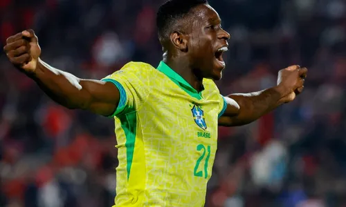 
          Imagem ilustrativa da imagem Brasil vence Chile com gols "do Botafogo" e respira nas Eliminatórias
          