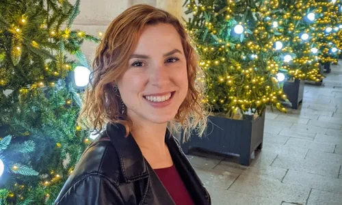 
          Imagem ilustrativa da imagem Brasileira morre após ser atropelada na faixa de pedestre em Paris
          