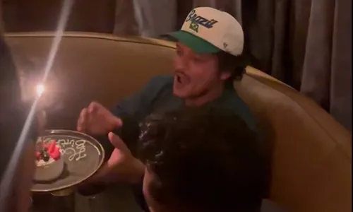 
          Imagem ilustrativa da imagem Bruno Mars faz 39 anos e festeja em SP com 'Parabéns pra você' em português
          