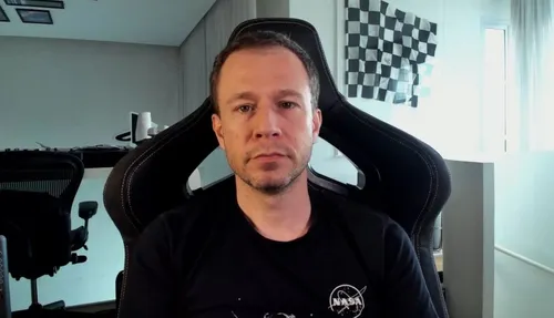 
          Imagem ilustrativa da imagem "Calado é um poeta": famosos reagem a comentário de Tiago Leifert sobre Vini Jr.
          