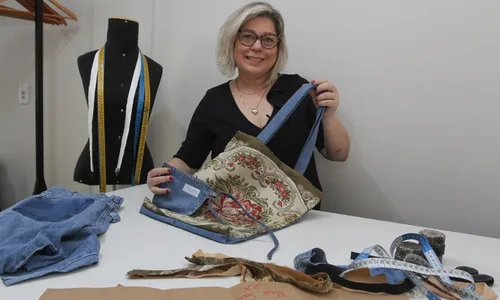 
          Imagem ilustrativa da imagem Moda sustentável: Calças jeans que viram bolsas
          