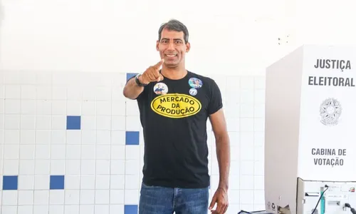 
          Imagem ilustrativa da imagem Candidato à Prefeitura de Maceió erra duas vezes o local de votação
          