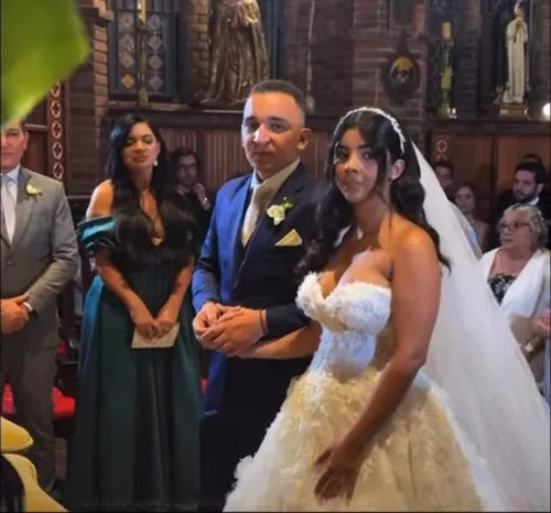 
          Imagem ilustrativa da imagem Cantor João Gomes casa no Recife no Castelo de Brennand
          