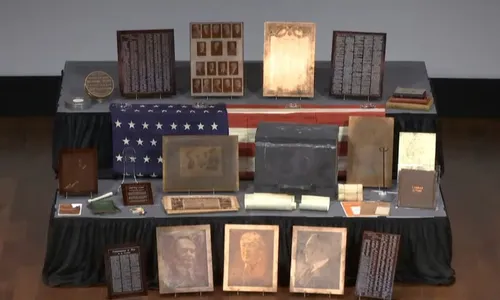 
          Imagem ilustrativa da imagem Cápsula do tempo de 100 anos é aberta em Museu da Primeira Guerra Mundial nos EUA
          