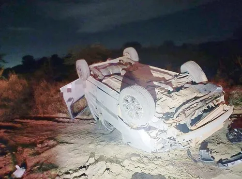 
          Imagem ilustrativa da imagem Carro capota e mata pedestre que estava em acostamento da BR-232, no Agreste
          