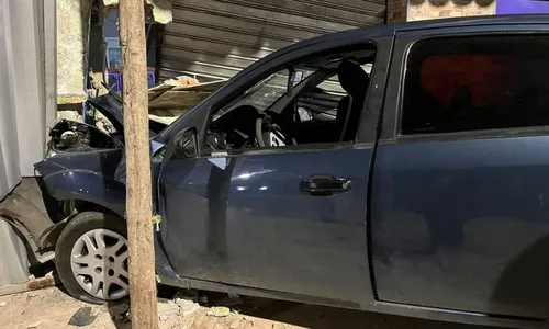 
          Imagem ilustrativa da imagem Carro desce ladeira, atinge loja e deixa quatro feridos em Cariacica
          