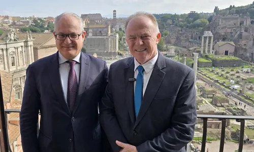 
          Imagem ilustrativa da imagem Casagrande se reúne com prefeito de Roma. Veja o que foi discutido no encontro
          