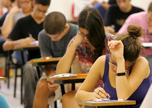 
          Imagem ilustrativa da imagem Chegou o dia do ENEM 2024: veja esquemas de segurança e transporte para o Recife
          