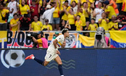 
          Imagem ilustrativa da imagem Com festa e 'olé', Colômbia goleia o lanterna Chile e se recupera nas Eliminatórias
          