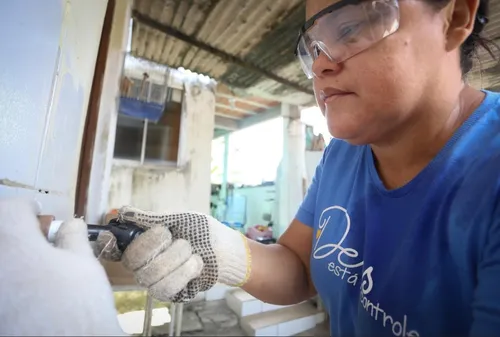 
          Imagem ilustrativa da imagem Compesa abre 550 vagas para curso de encanadoras em 11 cidades de PE
          