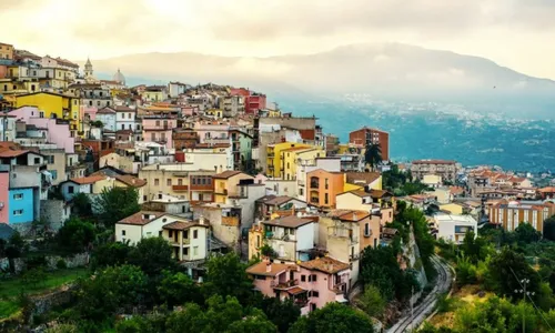 
          Imagem ilustrativa da imagem Conheça as Zonas Azuis, as cidades onde se vive mais
          