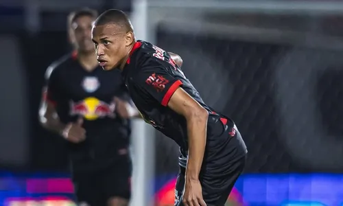 
          Imagem ilustrativa da imagem Conheça o jogador que pode ser campeão e também rebaixado no Brasileirão
          