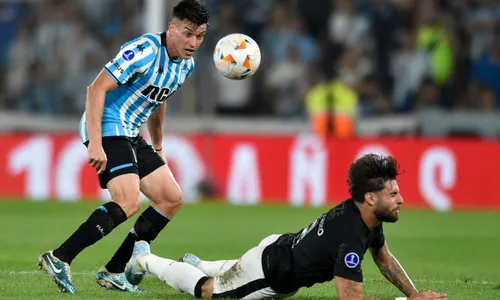 
          Imagem ilustrativa da imagem Corinthians sofre virada em 3 minutos e está fora da Sul-Americana
          