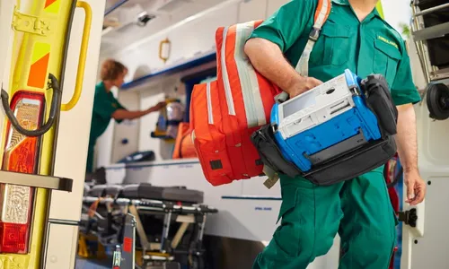 
          Imagem ilustrativa da imagem Corrida contra o tempo para salvar vida de idosa no RJ com órgão doado no ES
          