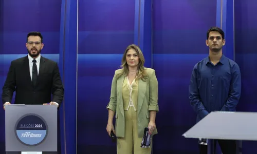 
          Imagem ilustrativa da imagem Debate da TV Tribuna: chegada com trio elétrico e clima cordial nos bastidores
          