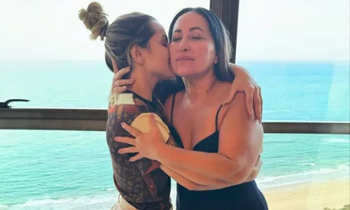 
          Imagem ilustrativa da imagem Deolane compartilha experiência da mãe na prisão
          