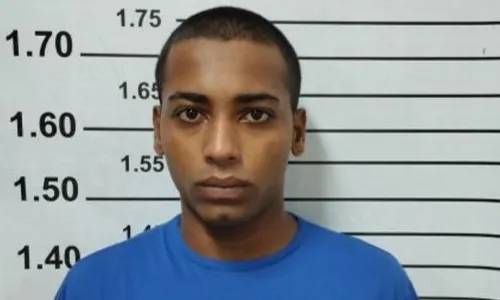 
          Imagem ilustrativa da imagem Detentos fogem durante banho de sol em presídio de Guarapari
          