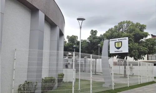 
          Imagem ilustrativa da imagem Disputa esquenta nas câmaras
          