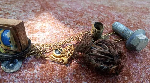 
          Imagem ilustrativa da imagem Dois homens são pegos em flagrante roubando fios de cobre da Compesa
          