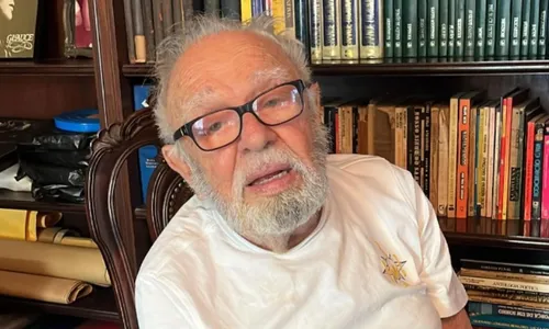 
          Imagem ilustrativa da imagem Emiliano Queiroz, o Dirceu Borboleta em 'O Bem-Amado', morre aos 88 anos
          