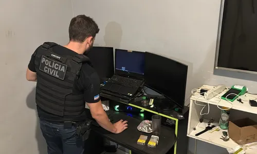 
          Imagem ilustrativa da imagem Empresário é preso no ES em operação contra venda de aparelho de televisão pirata
          