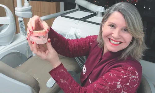 
          Imagem ilustrativa da imagem Empréstimo e até 13º salário para pagar implante dentário
          