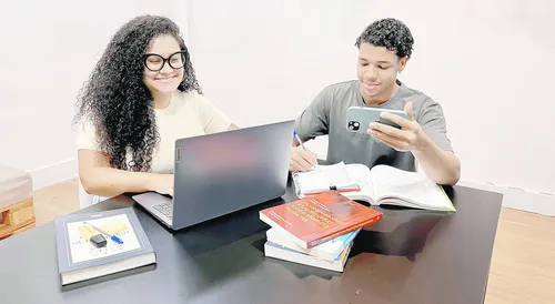 
          Imagem ilustrativa da imagem Ensino a distância ao alcance de todos
          