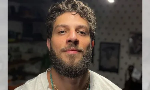 
          Imagem ilustrativa da imagem Entendi que sou ator, diz Chay Suede sobre desistir da carreira de cantor
          