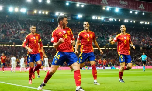 
          Imagem ilustrativa da imagem Espanha derrota Sérvia e mantém a ponta do Grupo 4 da Liga das Nações
          