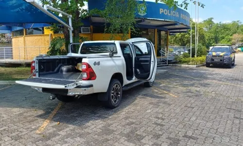 
          Imagem ilustrativa da imagem Estudante de Medicina é presa a caminho do Paraguai com caminhonete furtada no ES
          