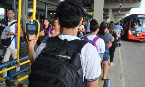 
          Imagem ilustrativa da imagem Estudantes da rede pública estadual terão transporte gratuito para o 2º dia do Enem
          