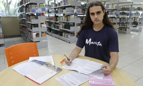 
          Imagem ilustrativa da imagem Estudantes na torcida após gabarito oficial do Enem
          