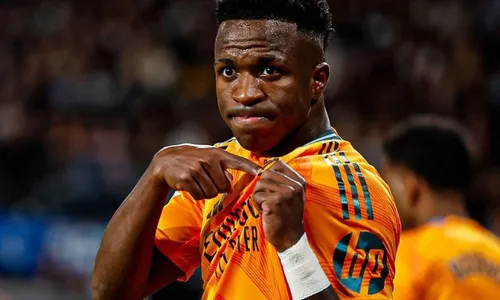 
          Imagem ilustrativa da imagem Ex-presidente do Valencia critica Vinicius Jr: 'Esse cara não pode ser assim'
          