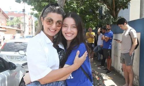 
          Imagem ilustrativa da imagem Famílias dão apoio emocional aos filhos no Enem
          