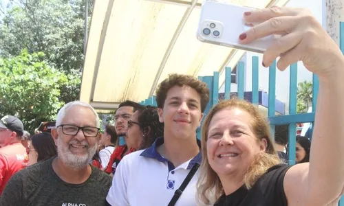 
          Imagem ilustrativa da imagem Famílias dão apoio emocional aos filhos no Enem
          