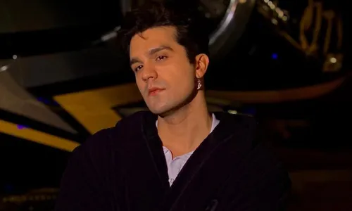 
          Imagem ilustrativa da imagem Fãs de Luan Santana relatam assalto com facas em acampamento no Rio
          