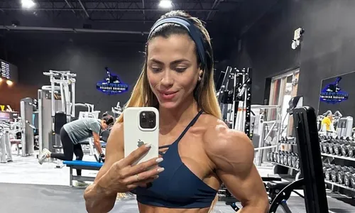 
          Imagem ilustrativa da imagem Fisiculturista brasileira é internada com desidratação severa após pódio
          